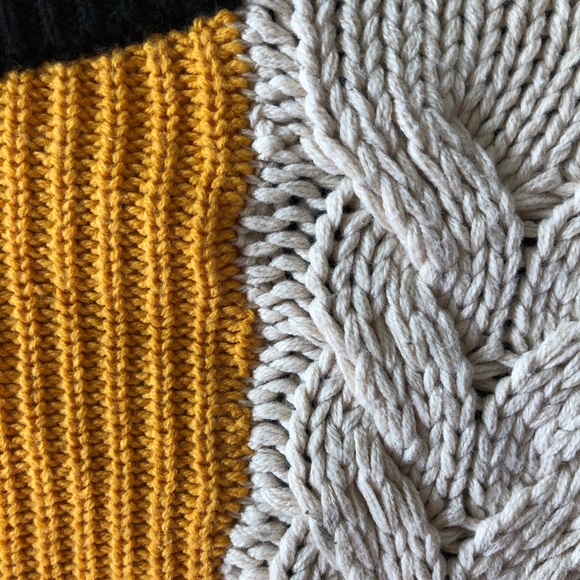 Cropped Block Sweater - Picture 5 of 6